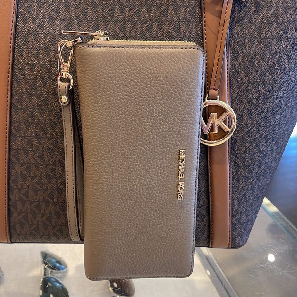 MICHAEL KORS
Leather Continental Wristlet Phone Case Wallet 
Dusk
NWT - Picture 2 of 16